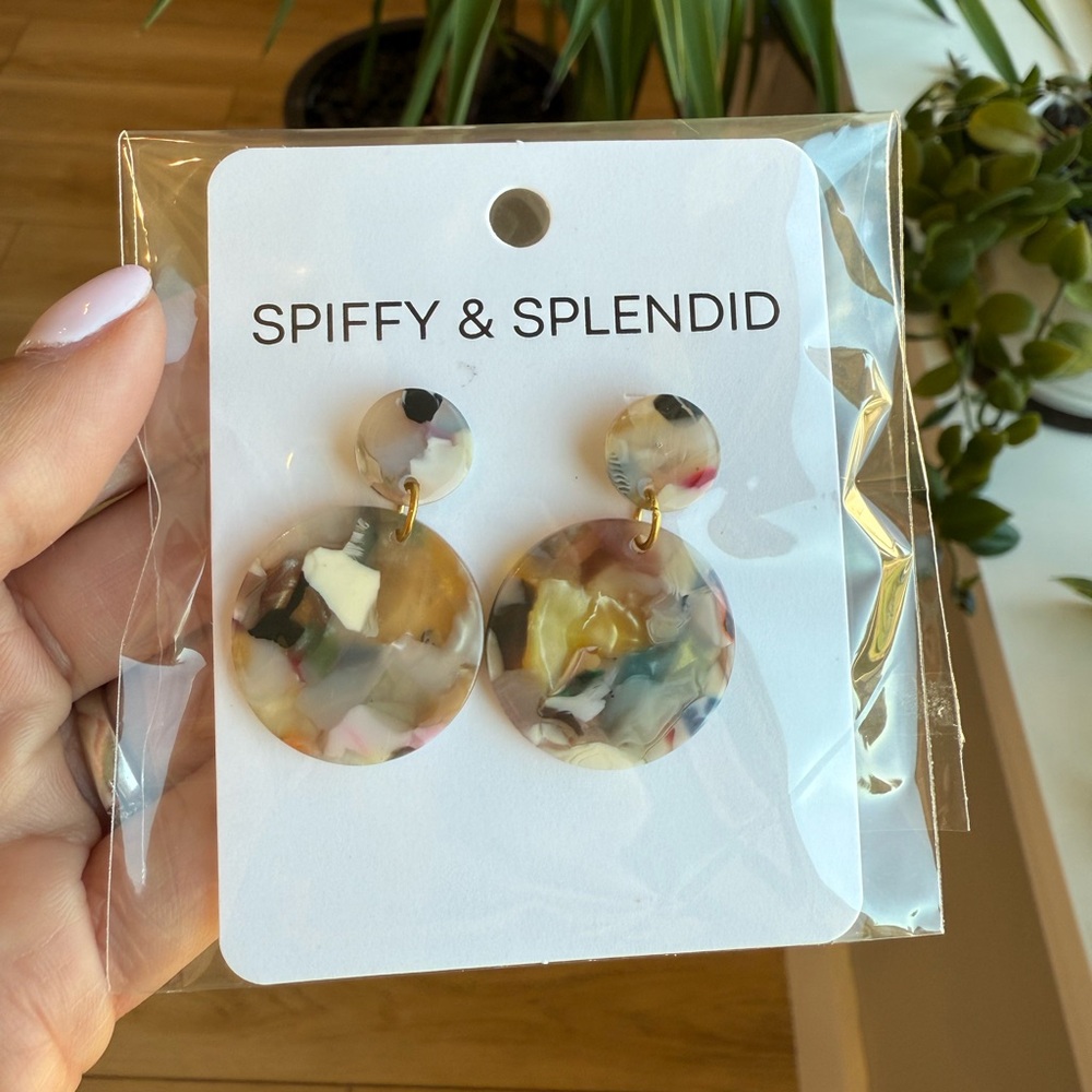 🍒 2/$20 - Multi-Color Acrylic Drop Earrings - Picture 6 of 10